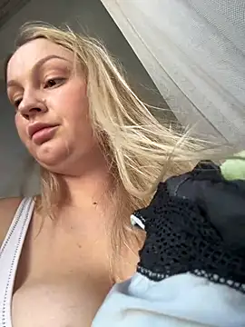 Snapshot of Teya_moon_ chatting on 21, 12, 2024 Teya moon  online show from 21, 12, 2024