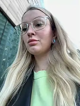 Snapshot of Teya_moon_ chatting on 4, 1, 2025 Teya moon  online show from 4, 1, 2025