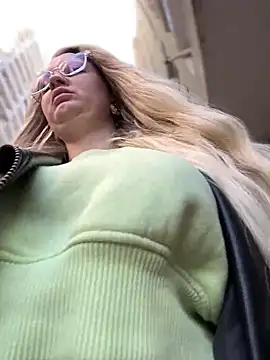 Snapshot of Teya_moon_ chatting on 12, 1, 2025 Teya moon  online show from 12, 1, 2025