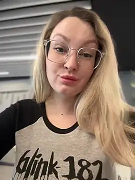 Snapshot of Teya_moon_ chatting on 20, 2, 2025 Teya moon  online show from 20, 2, 2025