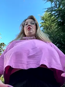 Snapshot of Teya_moon_ chatting on 10, 9, 2025 Teya moon  online show from 10, 9, 2025