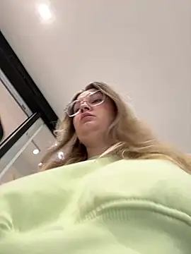 Teya moon  online show from 9, 2, 2026