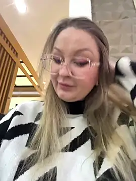 Teya moon  online show from 8, 3, 2026