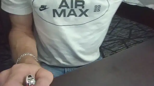 Snapshot of HungStud4You chatting on 1, 10, 2025 HungStud4You online show from 1, 10, 2025