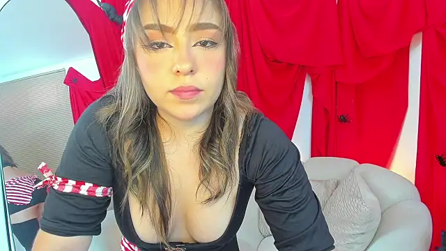 Snapshot of SofiMeza chatting on 23, 10, 2025 SofiMeza online show from 23, 10, 2025