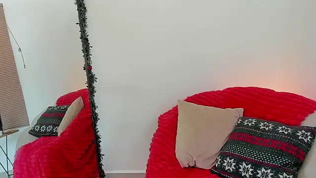 Snapshot of SofiMeza chatting on 17, 12, 2025 SofiMeza online show from 17, 12, 2025