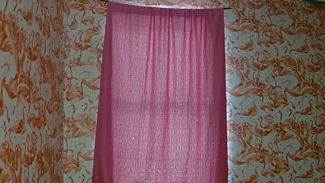 strawberrysmoothie online show from 5, 4, 2026