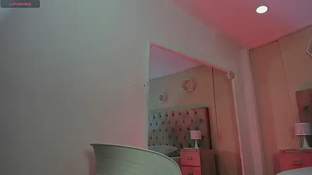 Agathaargent  online show from 26, 11, 2025