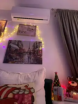 EvelynFrances online show from 25, 12, 2024