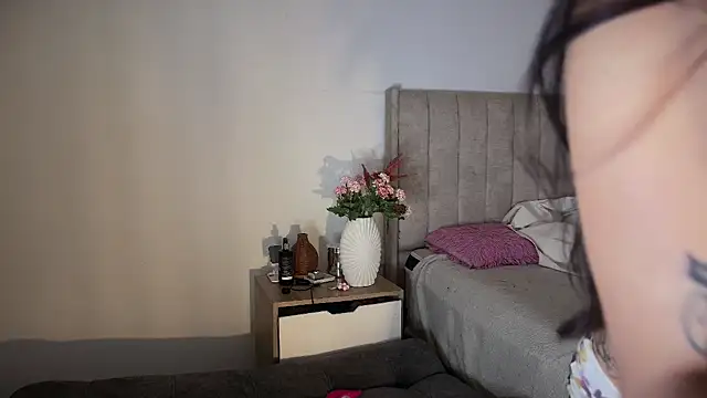 Roxanne 08 online show from 3, 2, 2026