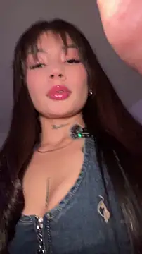 Snapshot of Roxanne_08 chatting on 2, 5, 2026 Roxanne 08 online show from 2, 5, 2026