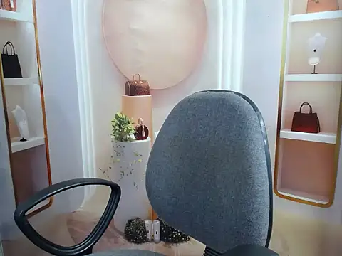 Snapshot of Love_bug15 chatting on 4, 2, 2026 Love bug15 online show from 4, 2, 2026