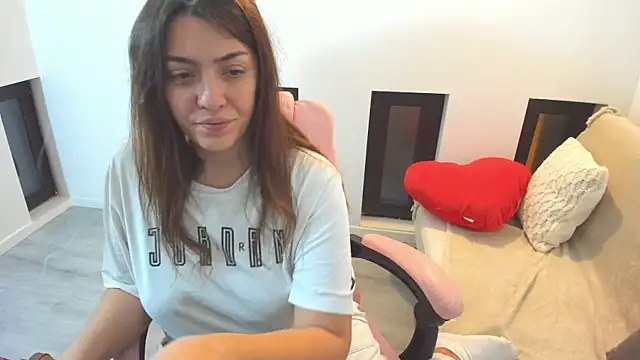 Dyana Kaylinn online show from 6, 1, 2026