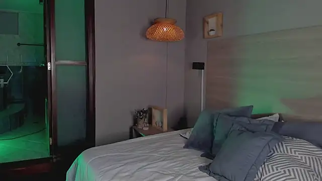 Snapshot of nayah__ chatting on 18, 9, 2025 nayah online show from 18, 9, 2025