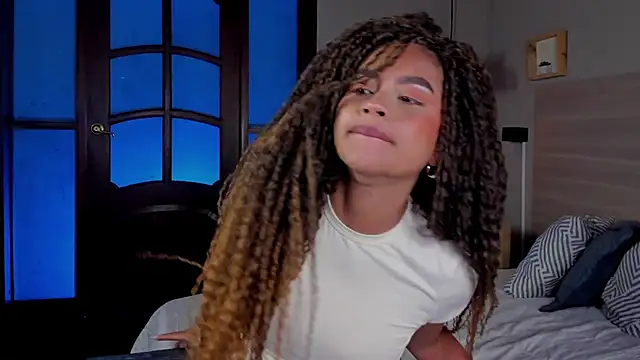 Snapshot of nayah__ chatting on 23, 10, 2025 nayah online show from 23, 10, 2025