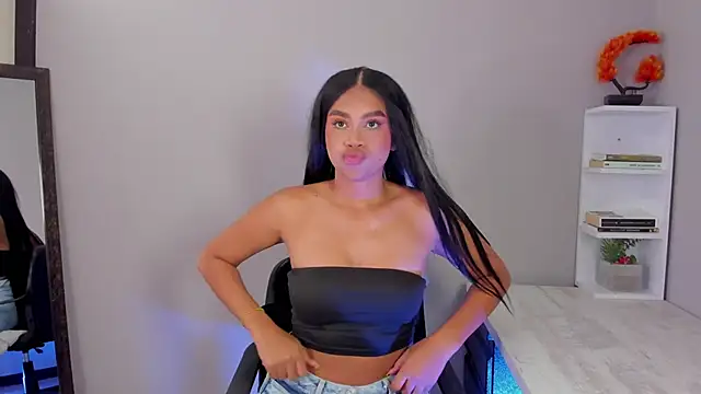 Snapshot of nayah__ chatting on 21, 11, 2025 nayah online show from 21, 11, 2025