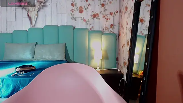 Snapshot of Alison_Simmons chatting on 4, 1, 2025 Alison Simmons online show from 4, 1, 2025