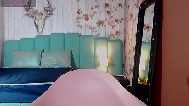 Snapshot of Alison_Simmons chatting on 4, 1, 2025 Alison Simmons online show from 4, 1, 2025