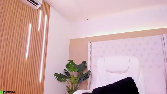 Snapshot of celeste_wayne chatting on 3, 7, 2026 celeste wayne online show from 3, 7, 2026