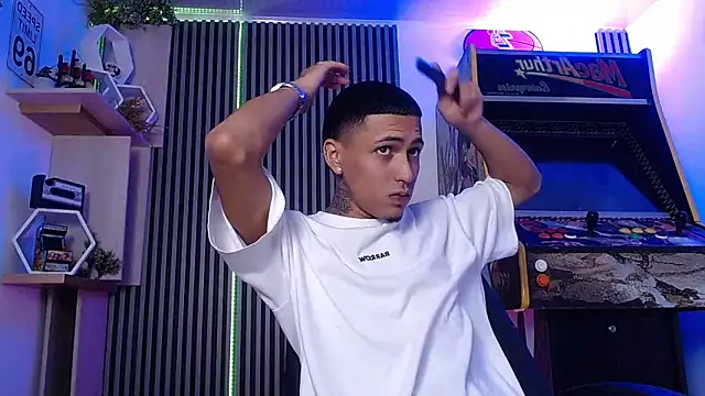 Liam lee online show from 4, 3, 2025