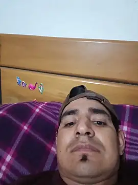 Snapshot of latino17 chatting on 5, 12, 2025 latino17 online show from 5, 12, 2025