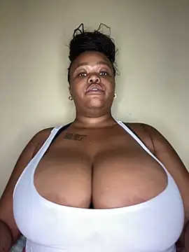 Snapshot of Mandy-101 chatting on 5, 1, 2025 Mandy-101 online show from 5, 1, 2025