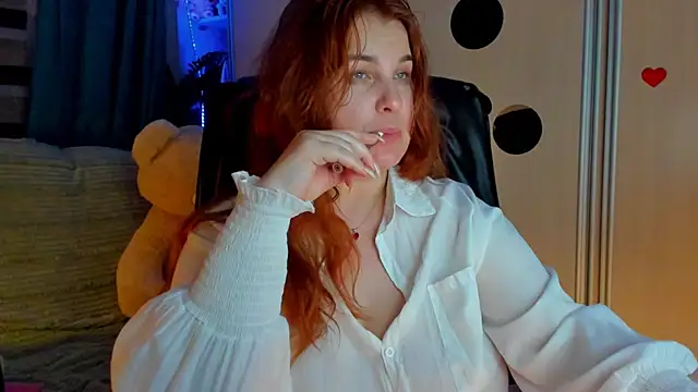Snapshot of CoraSwon chatting on 2, 5, 2026 CoraSwon online show from 2, 5, 2026