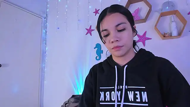 Snapshot of Emiily_Parkerr chatting on 11, 10, 2025 Emiily Parkerr online show from 11, 10, 2025