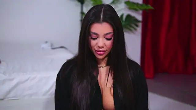 NatyDesiree online show from 5, 10, 2025