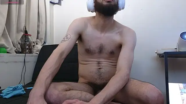 pantslesstraveler plt online show from 31, 12, 2024