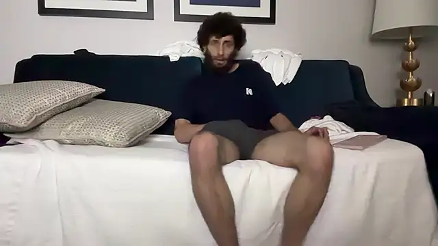 Snapshot of pantslesstraveler_plt chatting on 28, 10, 2025 pantslesstraveler plt online show from 28, 10, 2025