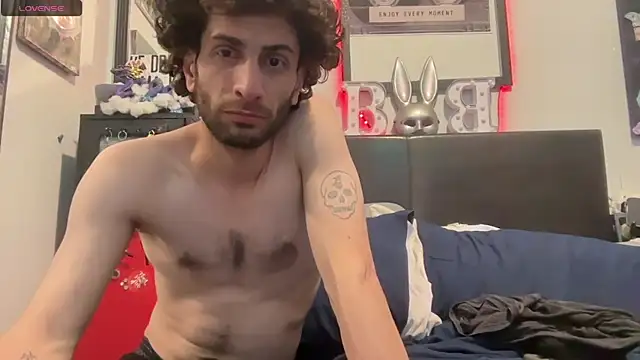 pantslesstraveler plt online show from 22, 11, 2025