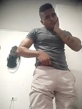 SaucyAffair0 online show from 25, 3, 2026