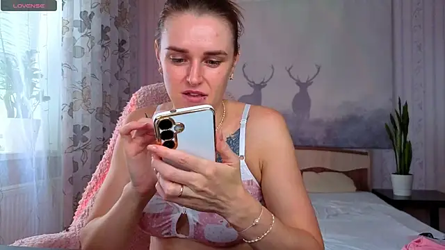 Snapshot of Bella__Swoon chatting on 25, 6, 2026 Bella Swoon online show from 25, 6, 2026