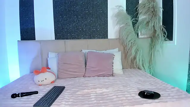 Alaia Manson online show from 3, 2, 2026