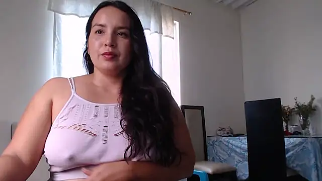 Snapshot of allison-dreams chatting on 5, 2, 2025 allison-dreams online show from 5, 2, 2025