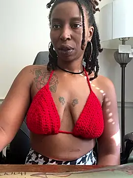 Snapshot of LeyaHoneybuns chatting on 2, 12, 2024 LeyaHoneybuns online show from 2, 12, 2024