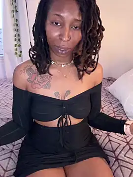 Snapshot of LeyaHoneybuns chatting on 23, 2, 2025 LeyaHoneybuns online show from 23, 2, 2025