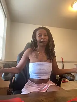 Snapshot of LeyaHoneybuns chatting on 14, 11, 2025 LeyaHoneybuns online show from 14, 11, 2025