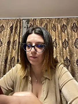 NadiraNoor online show from 10, 11, 2025