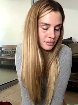 EmiliaCatalina online show from 4, 12, 2025