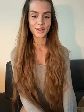 Snapshot of EmiliaCatalina chatting on 4, 7, 2026 EmiliaCatalina online show from 4, 7, 2026