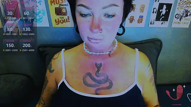 Snapshot of EllieOz chatting on 11, 5, 2026 EllieOz online show from 11, 5, 2026