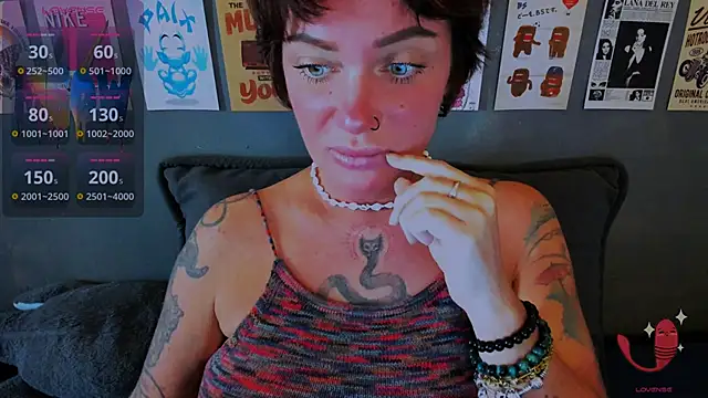 Snapshot of EllieOz chatting on 5, 6, 2026 EllieOz online show from 5, 6, 2026