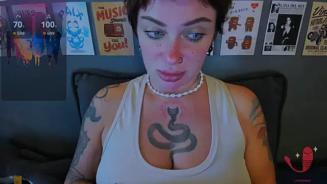 Snapshot of EllieOz chatting on 5, 7, 2026 EllieOz online show from 5, 7, 2026
