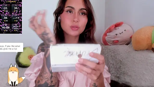 Snapshot of Violette-Ramirez01 chatting on 7, 10, 2025 Violette-Ramirez01 online show from 7, 10, 2025