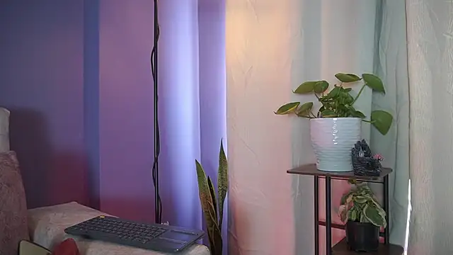 Snapshot of roselinedior chatting on 13, 7, 2026 roselinedior online show from 13, 7, 2026