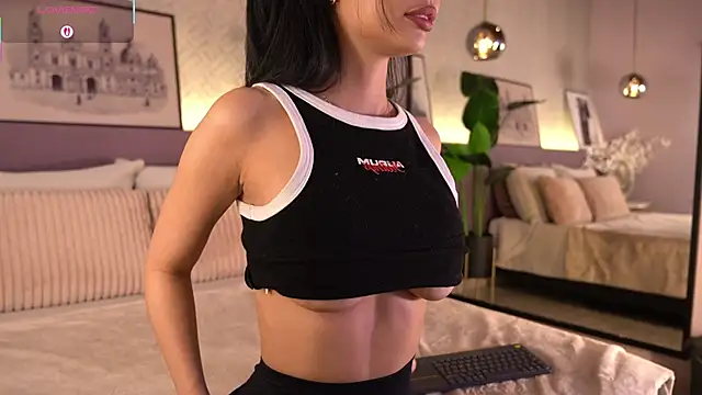 Snapshot of ElleDiane chatting on 5, 1, 2026 ElleDiane online show from 5, 1, 2026