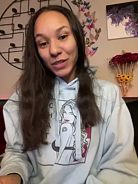 Snapshot of _Neeka_ chatting on 4, 12, 2024 Neeka online show from 4, 12, 2024