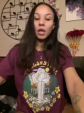 Snapshot of _Neeka_ chatting on 6, 12, 2024 Neeka online show from 6, 12, 2024